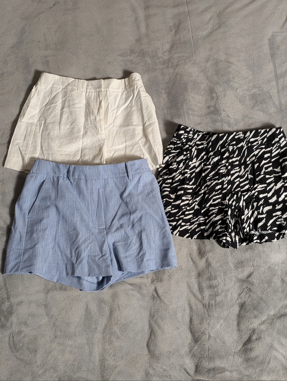 Nine West Trio: White, Light Blue & Black Patterned Women's Shorts Sz M